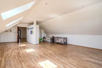Prodej domu 280 m², Oponešice