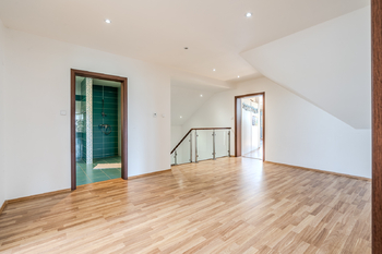 Prodej domu 280 m², Oponešice