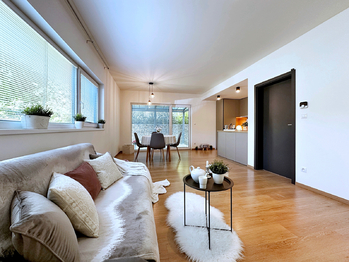 Obývací pokoj s kuchyňským koutem - Prodej domu 94 m², Prachatice 