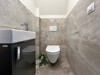 WC ve spodním patře - Prodej domu 94 m², Prachatice