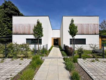 vstupní chodníček - Prodej domu 94 m², Prachatice