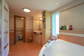 Prodej domu 298 m², Lomnice