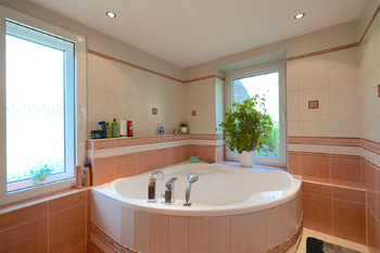 Prodej domu 298 m², Lomnice