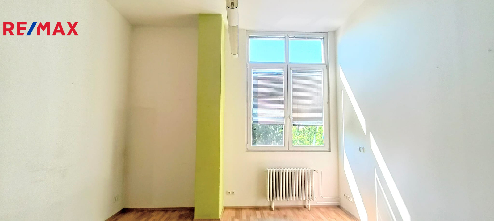 Pronájem komerčního objektu, 20 m2, Praha 8 - Kobylisy