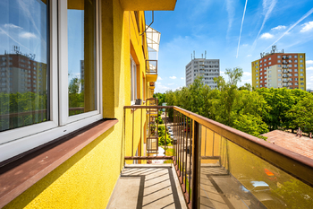 pokoj s balkonem - Prodej bytu 2+1 v osobním vlastnictví 65 m², České Budějovice