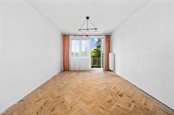 pokoj s balkonem - Prodej bytu 2+1 v osobním vlastnictví 65 m², České Budějovice