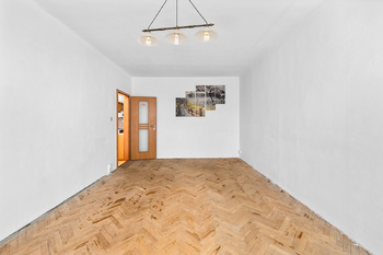 pokoj s balkonem - Prodej bytu 2+1 v osobním vlastnictví 65 m², České Budějovice