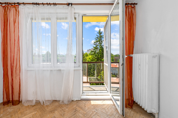 pokoj s balkonem - Prodej bytu 2+1 v osobním vlastnictví 65 m², České Budějovice