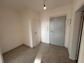 Chodba - Prodej bytu 2+kk v osobním vlastnictví 68 m², Praha 9 - Dolní Počernice