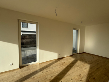 Vstup na terasu - Prodej bytu 2+kk v osobním vlastnictví 68 m², Praha 9 - Dolní Počernice