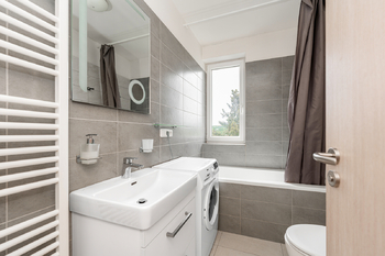 Prodej bytu 2+kk v osobním vlastnictví 47 m², Praha 10 - Hostivař