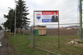 K pozemku je veřejná přístupová cesta - Prodej pozemku 9720 m², Žalhostice