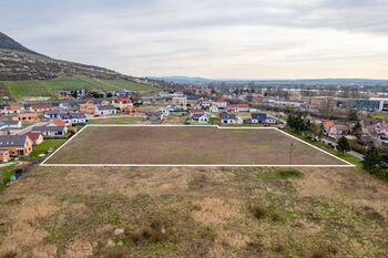 Prodej pozemku 9720 m², Žalhostice