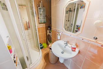 Koupelna - Pronájem bytu 3+1 v osobním vlastnictví 80 m², Praha 6 - Liboc
