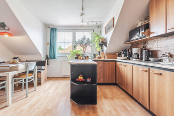Kuchyň + jídelní kout - Pronájem bytu 3+1 v osobním vlastnictví 80 m², Praha 6 - Liboc