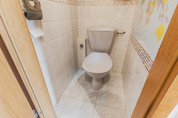 Toaleta - Pronájem bytu 3+1 v osobním vlastnictví 80 m², Praha 6 - Liboc