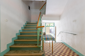 schodiště do 2.NP  - Prodej domu 140 m², Ročov