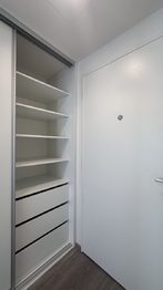 vestavná skříň - Pronájem bytu 1+kk v osobním vlastnictví 42 m², Praha 9 - Hloubětín