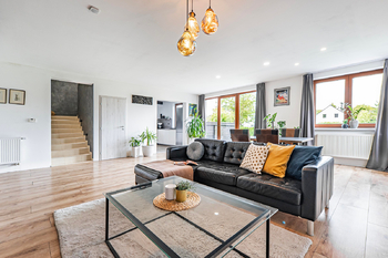 Prodej domu 246 m², Babice