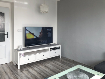 Obývací pokoj - Prodej bytu 2+1 v osobním vlastnictví 56 m², Písek