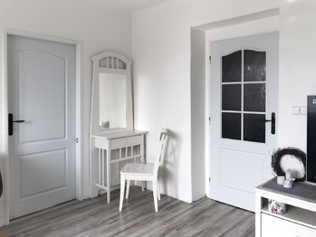 Obývací pokoj - Prodej bytu 2+1 v osobním vlastnictví 56 m², Písek