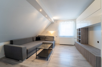 Obývací pokoj v patře - Prodej domu 139 m², Kutná Hora