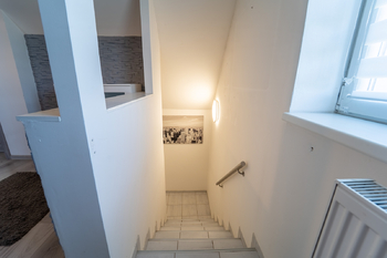 Schodiště do patra - Prodej domu 139 m², Kutná Hora