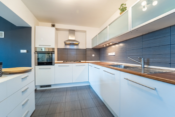 Kuchyně v přízemí - Prodej domu 139 m², Kutná Hora