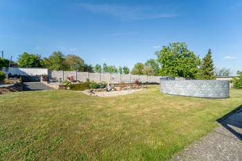 Pohled na zahradu - Prodej domu 139 m², Kutná Hora
