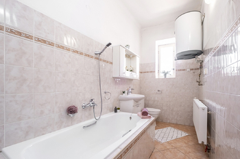 Prodej domu 200 m², Kozárovice