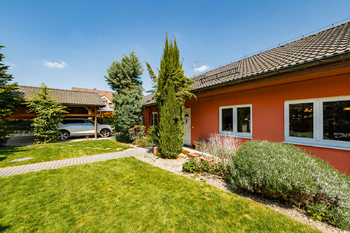 Prodej domu 163 m², Chýně