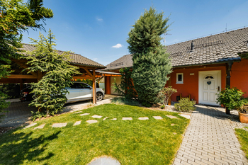 Prodej domu 163 m², Chýně