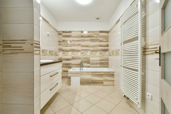 koupelna - Pronájem bytu 2+kk v osobním vlastnictví 59 m², Opočno