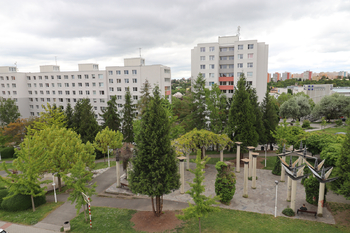 Výhled z oken - Pronájem bytu 2+kk v osobním vlastnictví 57 m², Kladno