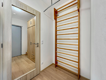 Prodej bytu 1+kk v osobním vlastnictví 31 m², Praha 4 - Háje