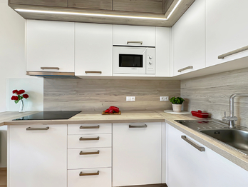 Prodej bytu 1+kk v osobním vlastnictví 31 m², Praha 4 - Háje