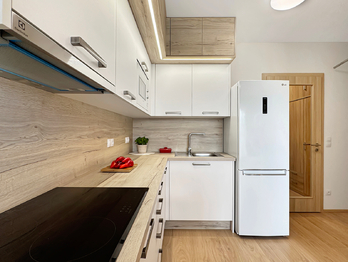 Prodej bytu 1+kk v osobním vlastnictví 31 m², Praha 4 - Háje