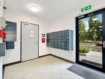 Prodej bytu 1+kk v osobním vlastnictví 31 m², Praha 4 - Háje