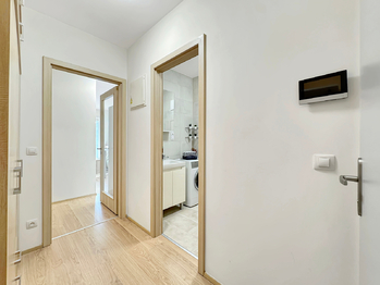 Prodej bytu 1+kk v osobním vlastnictví 31 m², Praha 4 - Háje
