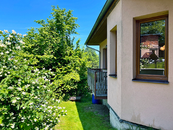 Pohled s balkonem - Prodej domu 120 m², Dolní Nivy