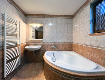 Koupelna - Prodej domu 120 m², Dolní Nivy