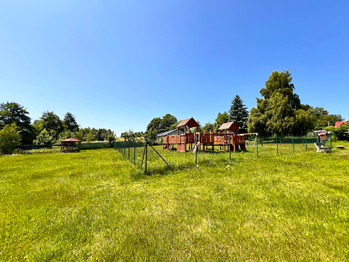 Dětské hřiště - Horní Nivy - Prodej domu 120 m², Dolní Nivy