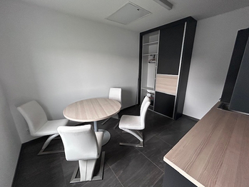 Pronájem kancelářských prostor 360 m², Cheb