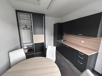 Pronájem kancelářských prostor 360 m², Cheb