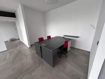 Pronájem kancelářských prostor 360 m², Cheb