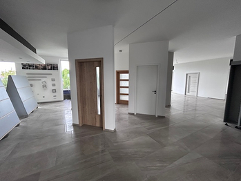 Pronájem kancelářských prostor 360 m², Cheb