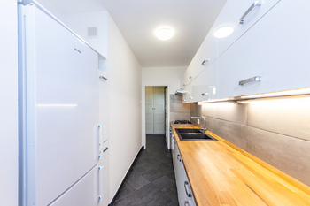 8. Kuchyně - Pronájem bytu 3+1 v družstevním vlastnictví 82 m², Praha 8 - Bohnice