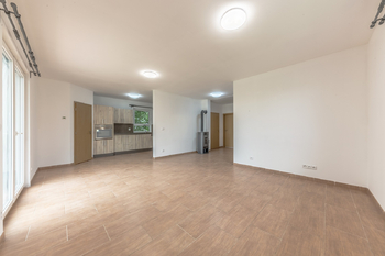 Obývací pokoj + Kuchyň - Prodej domu 79 m², Peruc
