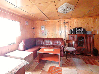 pokoj v přízemí - Prodej chaty / chalupy 45 m², Mezina