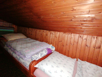 ložnice v podkroví - Prodej chaty / chalupy 45 m², Mezina